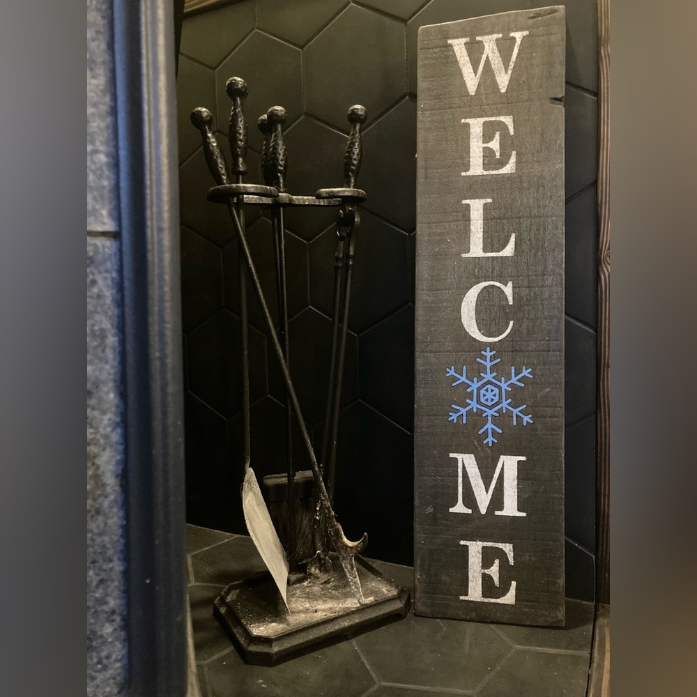 Snowflake Welcome Sign - Picture 2 of 10
